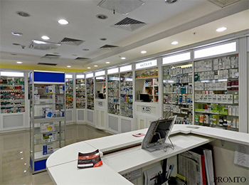 Вид на аптеку из отдела оптики