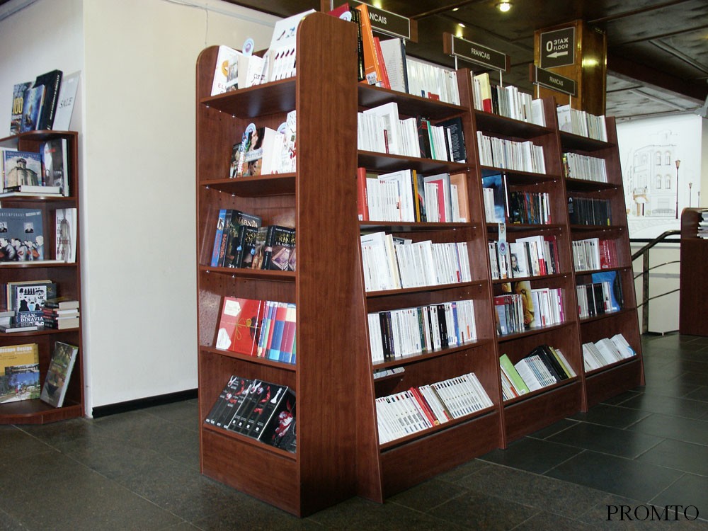 Первый этаж книжного магазина