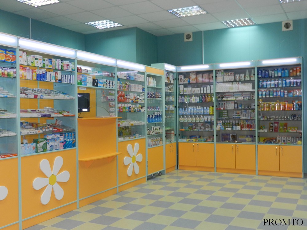 Аптека в Кашире: полевые ромашки из ЛДСП — броский элемент фирменного стиля 