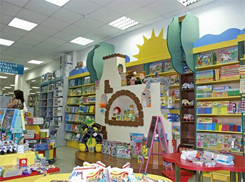 Детский отдел в книжном супермаркете